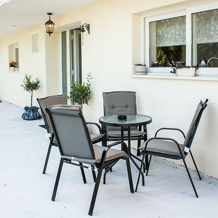 Apartment Verica In Duce - 20 Meters From The Beach Dugi Rat Extérieur photo