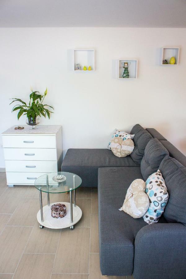 Apartment Verica In Duce - 20 Meters From The Beach Dugi Rat Extérieur photo